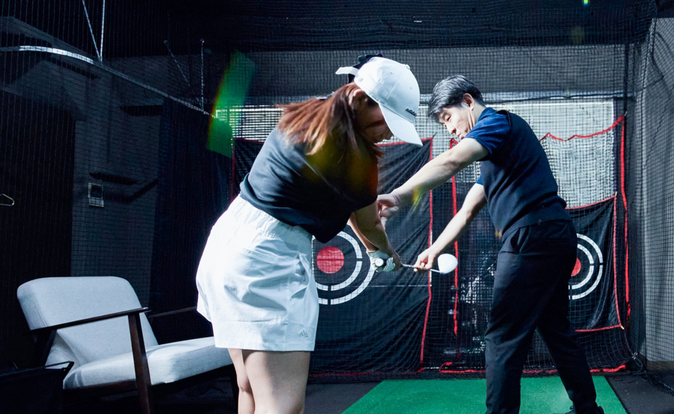 インストラクターによるインドアゴルフレッスン