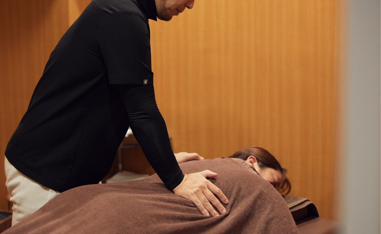 スイング改善をサポートする4x4 GOLF CLUB併設の整体院