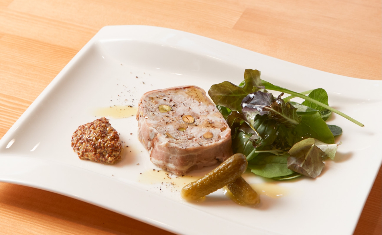 併設のイタリアンレストラン Chelsea TOKYO の店内風景